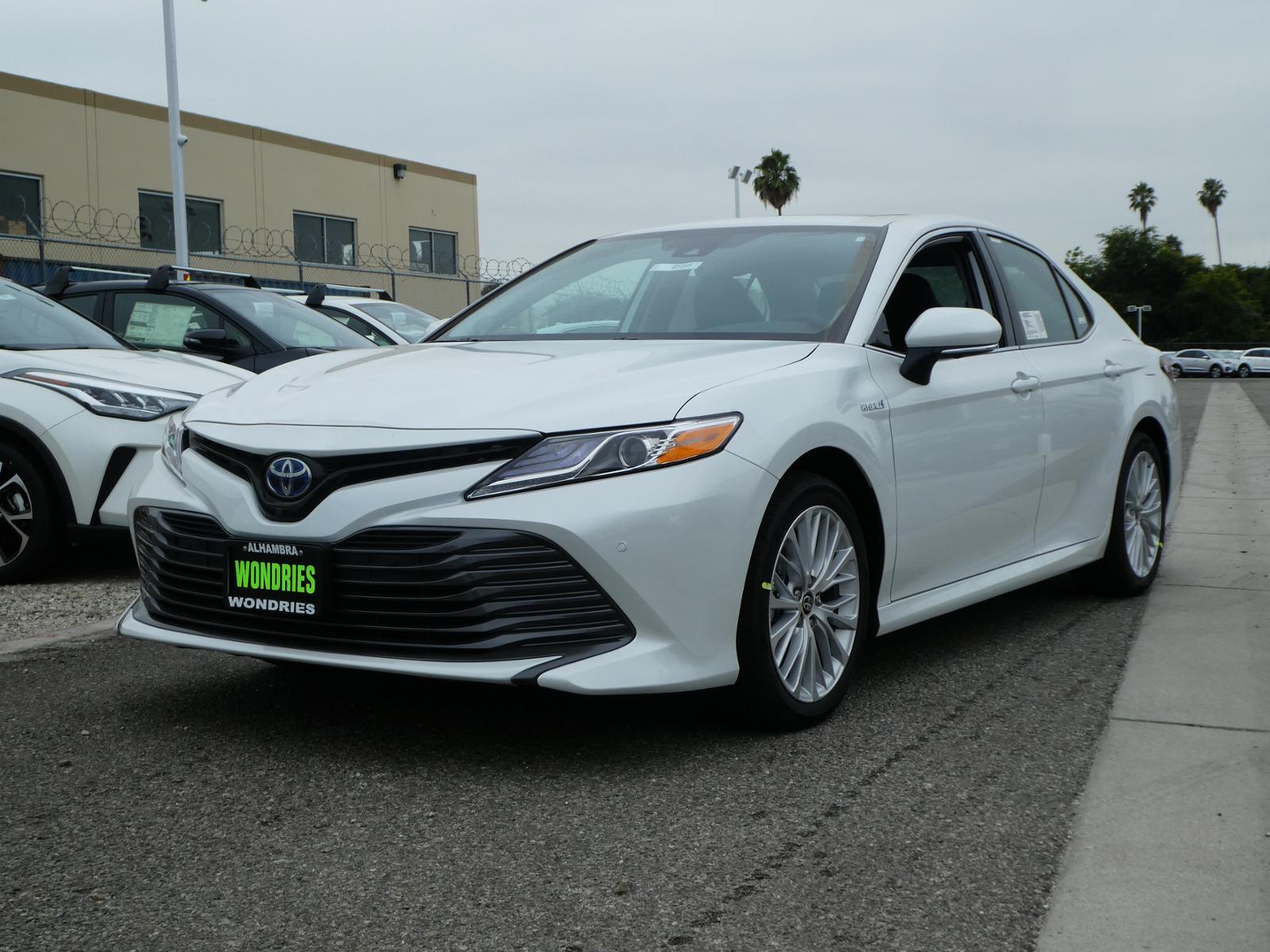 New 2020 Toyota Camry Hybrid XLE FWD Sedan