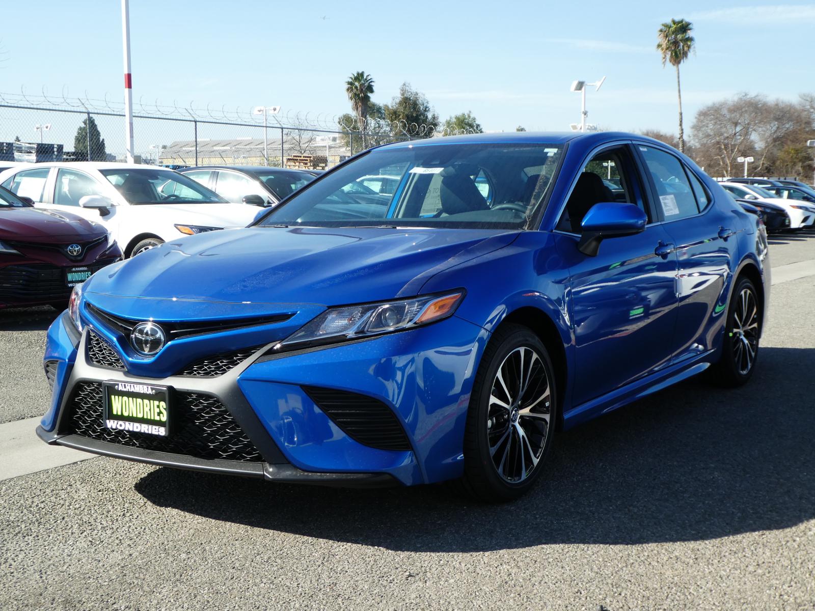 New 2020 Toyota Camry SE FWD 4