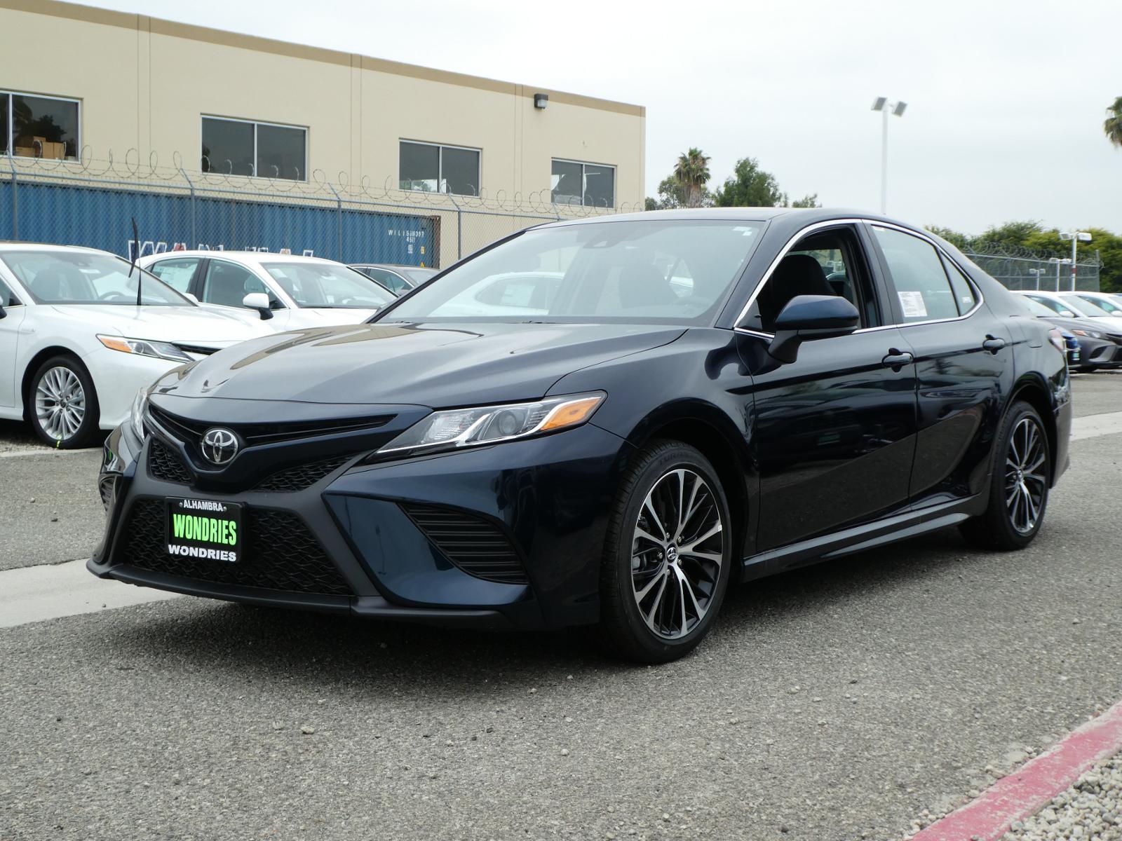 New 2020 Toyota Camry SE FWD 4